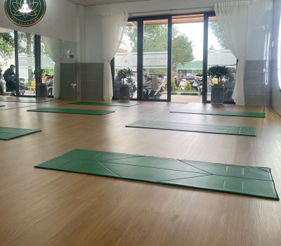 Không gian tập tại Lotus Yoga