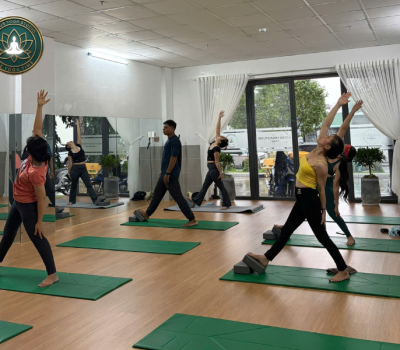 Động Tác Yoga Thư Giãn Vai Cổ Dành Cho Dân Công Sở Hiệu Quả